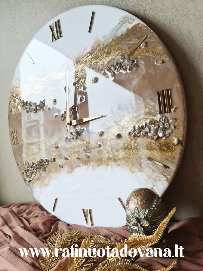 Epoksidinės dervos sieninis laikrodis - Kreminis baltumas su akmenukais