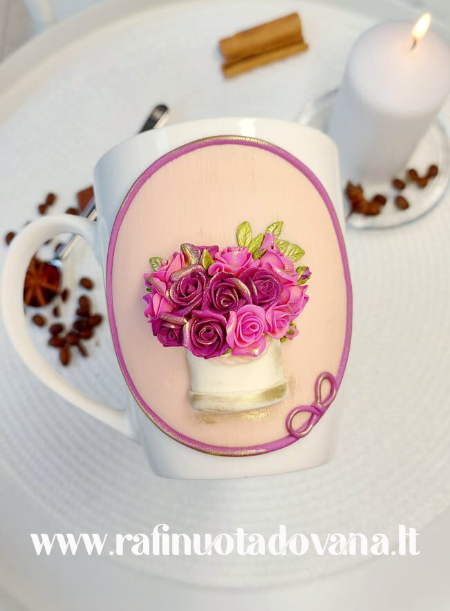 Dekoruotas puodelis Su gėlėmis