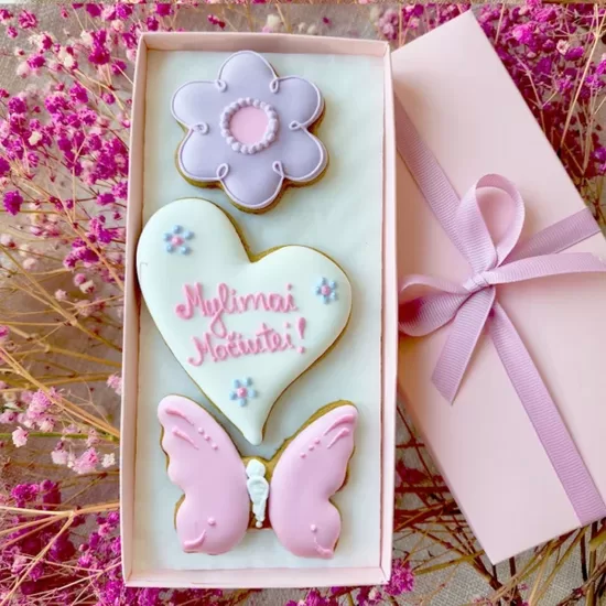 Močiutei su gėlytėmis