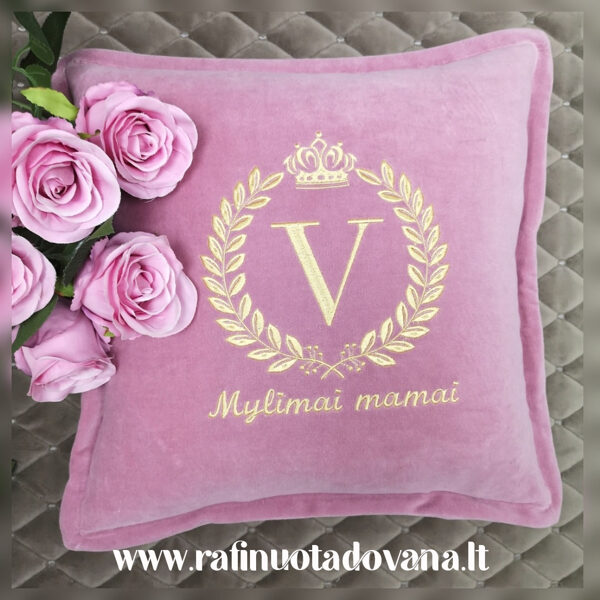 Siuvinėta veliūrinė pagalvėlė Mylimai mamai su raide Švelnumas