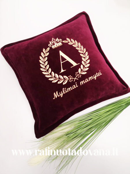Siuvinėta pagalvėlė Mylimai mamytei su raide