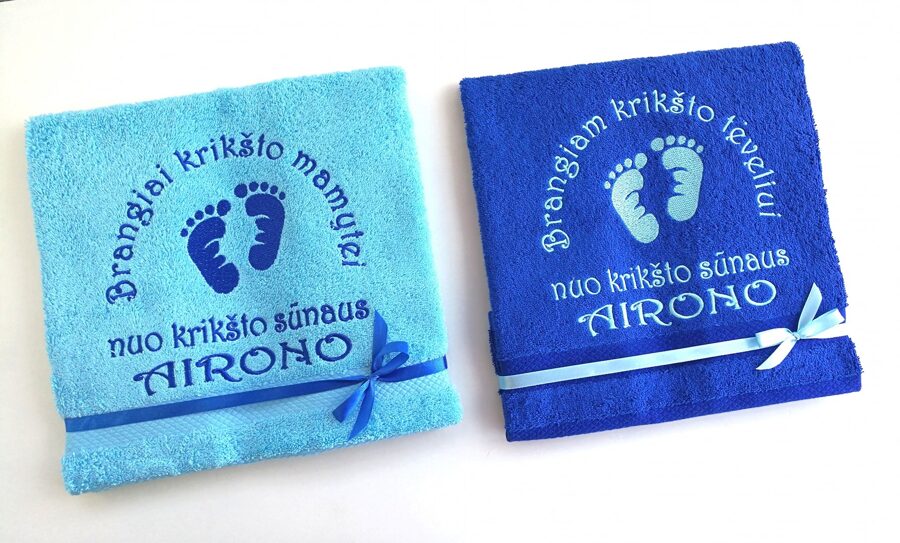 Siuvinėti rankšluosčiai (pėdutės/mėlyni)