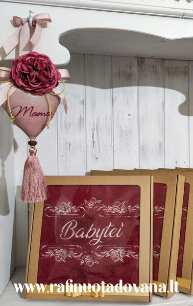 Baltu siuvinėjimu rankšluostis Babytei